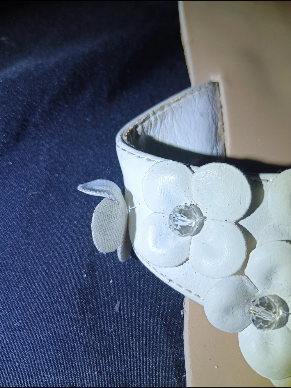 Kittie White Floral Rhinestone Thong Sandals Flat Slides Size 8.5M